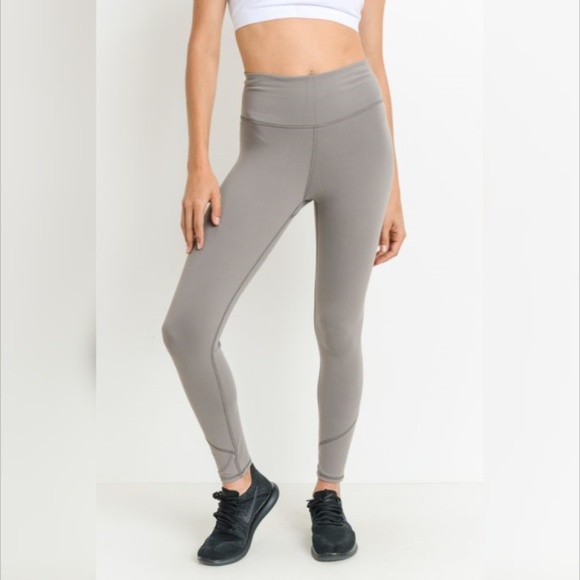 Highwaist Performance Essential Solid Leggings - Picture 2 of 6